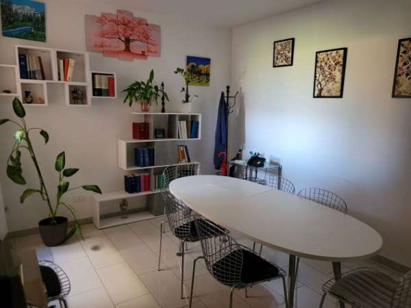Foto Affitto stanza uso ufficio sala riunione ad ore o giorni