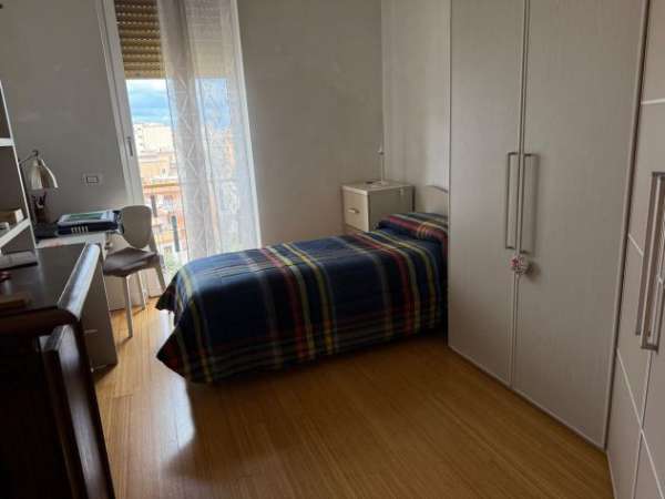 Foto Affitto stanze singole in appartamento a 230/210