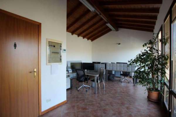 Foto Affitto Ufficio da 63 mq  in VIA COLLODI