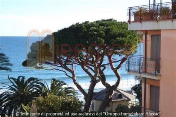 Foto Alassio, luminoso trilocale con tutti i confort