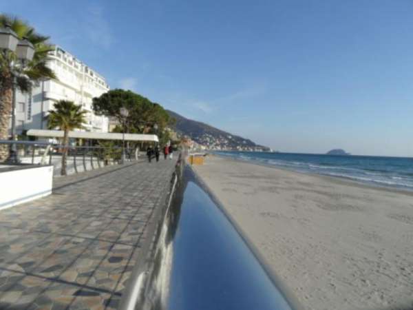 Foto Alassio bellissimo bilocale a 50 metri dalla spiaggia