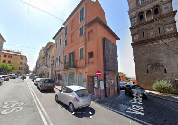 Foto ALBANO LAZIALE TRILOCALE CON BALCONE E POSTO AUTO