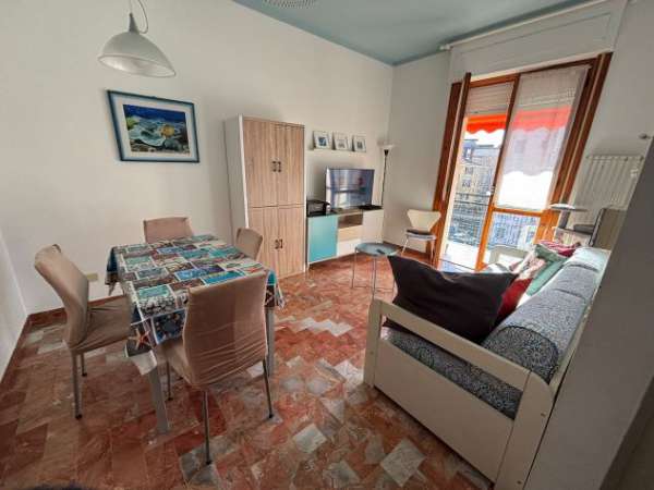 Foto ALBENGA AFFITTASI A TRASFERTISTI 12 MESI