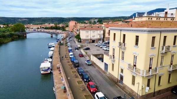 Foto Albergo in affitto a Bosa - 16 locali 600mq