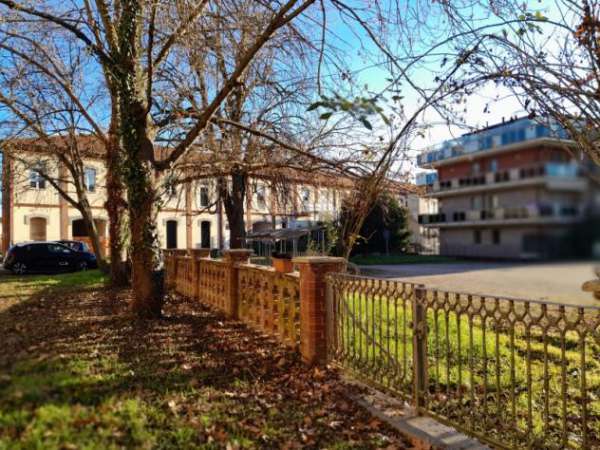 Foto alloggio con terrazzo e box auto