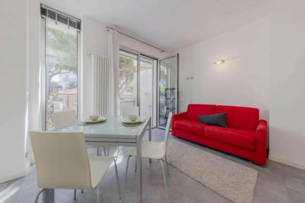 Foto Alloggio Luminoso per 1 o 2 Studenti [RN_TRN41-10]