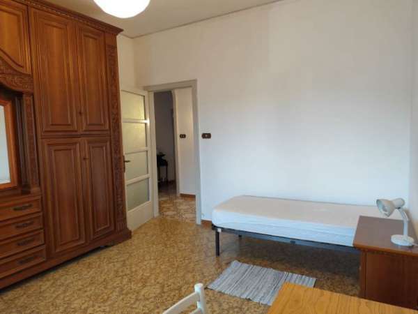 Foto Ampia camera in affitto zona Borgo Roma