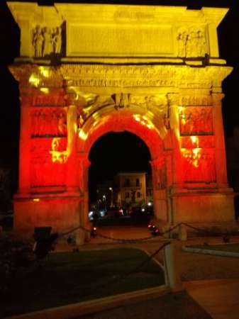 Foto AMPIA CAMERA IN APPARTAMENTO