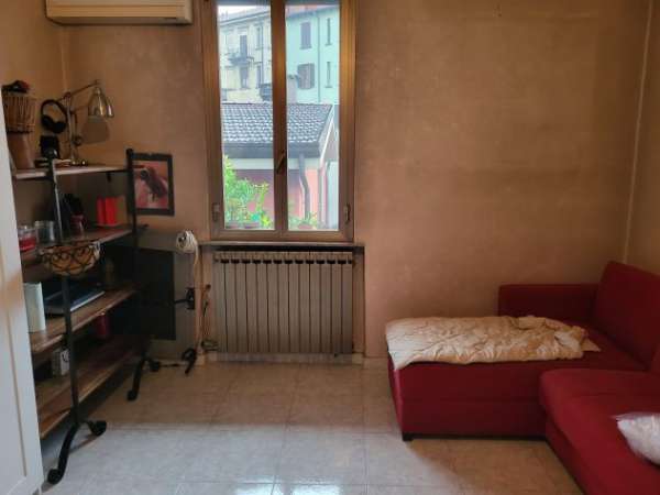 Foto Ampia camera matrimoniale in bilocale di 60m