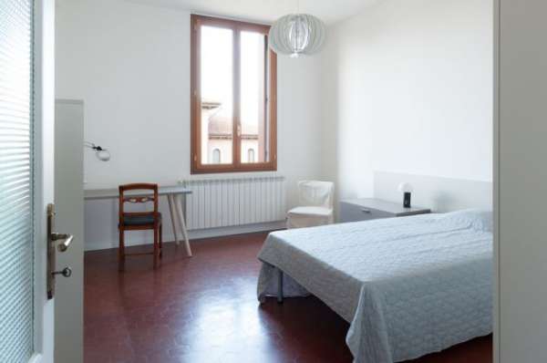 Foto AMPIA CAMERA SINGOLA TREVISO CON POSTO AUTO CONDOMINIALE DA APRILE