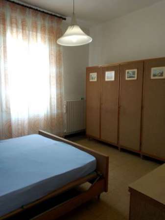 Foto Ampia camera singola vicino Stazione Ferroviaria