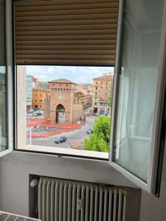 Foto AMPIA SINGOLA CON BAGNO PRIVATO- PORTA SAN FELICE