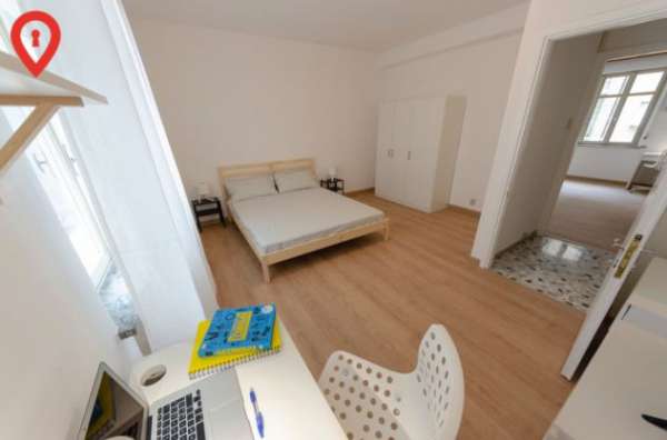 Foto Ampia stanza con spese, utenze e servizi inclusi