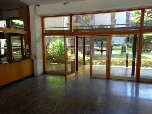 Foto Ampia stanza in centro stabile signorile