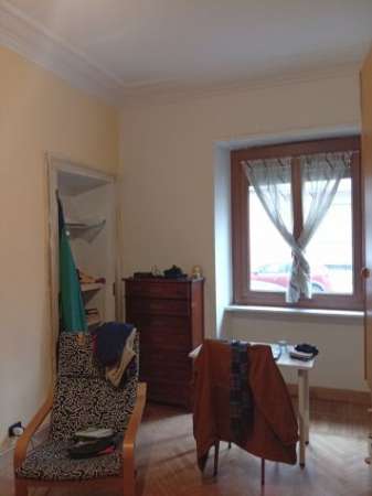 Foto Ampia stanza per brevi periodi da 20 euro al giorno 15 min a piedi dal centro