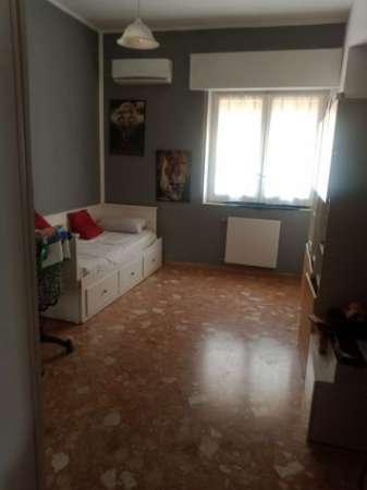 Foto Ampia stanza per studenti