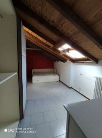 Foto AMPIA STANZA SINGOLA IN APPARTAMENTO DI CHARME  COMO, VIA BORGO VICO 35