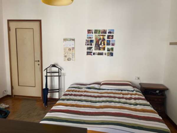 Foto Ampia stanza uso singola centralissima a Parma