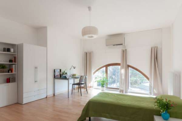 Foto AMPIE CAMERE SINGOLE CON ARIA CONDIZIONATA