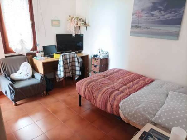 Foto Ampie camere singole con letto grande per studenti/esse