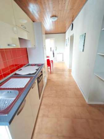 Foto AMPIO 2LOC ARREDATO ULTIMO PIANO IN PICCOLO CONTESTO