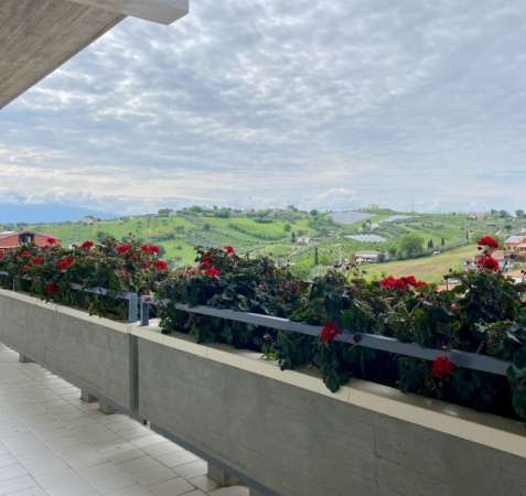 Foto Ampio appartamento arredato a Mosciano SantAngelo (TE).