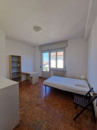 Foto Ampio appartamento per studenti a pochi minuti dal Campus !!