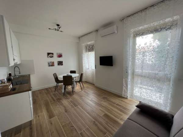Foto AMPIO BILOCALE A MONZA- POSTO AUTO E GIARDINO CONDOMINIALE