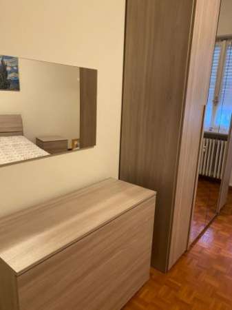 Foto AMPIO BILOCALE IN VIALE LIBERTA' CON POSTO AUTO E BALCONE