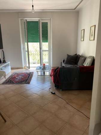 Foto Ampio e luminoso alloggio per studenti o referenziati