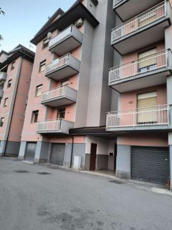 Foto Ampio e luminoso appartamento in zona servita