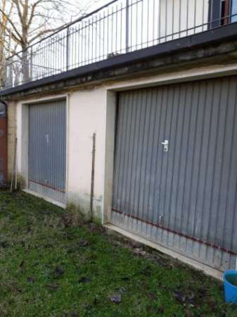 Foto Ampio garage zona tranquilla