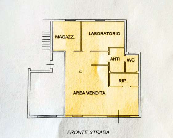 Foto Ampio locale commerciale, ufficio, laboratorio