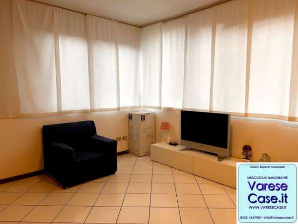 Foto Ampio MONOLOCALE arredato in AFFITTO in centro VARESE