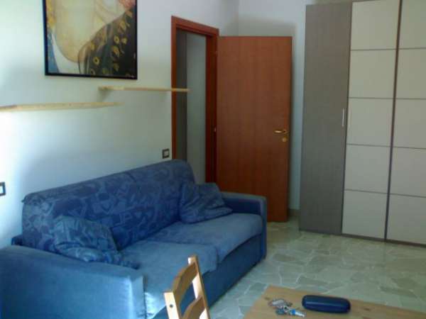 Foto ampio monolocale ristrutturato