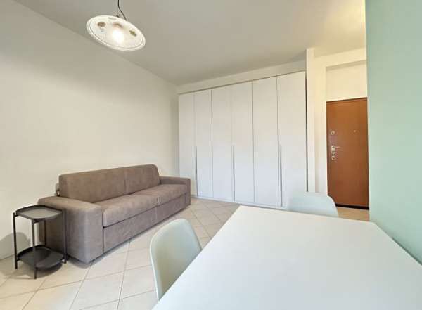 Foto Ampio monolocale ristrutturato e arredato  zona Santa Rita da Cascia