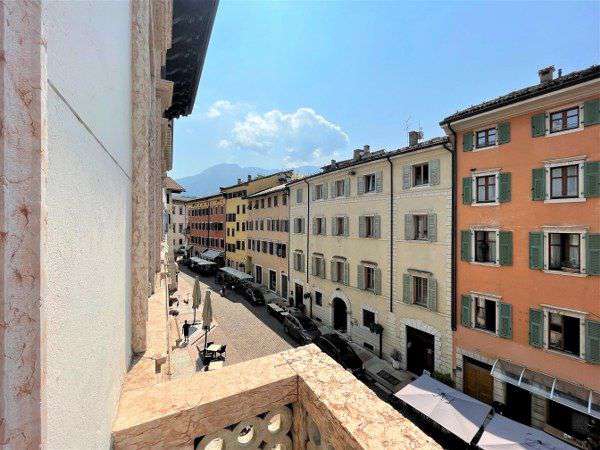 Foto Ampio quadrilocale in Immobile di pregio disponibile da subito