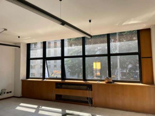 Foto Ampio ufficio quadricamere