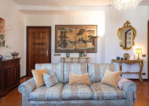 Foto Apartment in Viale Lazzaro Papi, Lucca for 100 m with 3 bedrooms