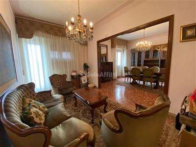 Foto Appartamento - 5 locali a Frosinone