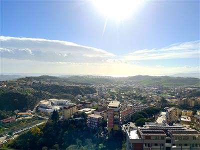 Foto Appartamento - Quadrilocale a Catanzaro Sud, Catanzaro