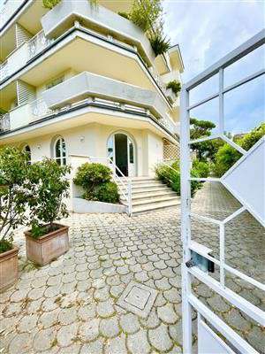 Foto Appartamento - Trilocale a Marina Di Pietrasanta, Pietrasanta