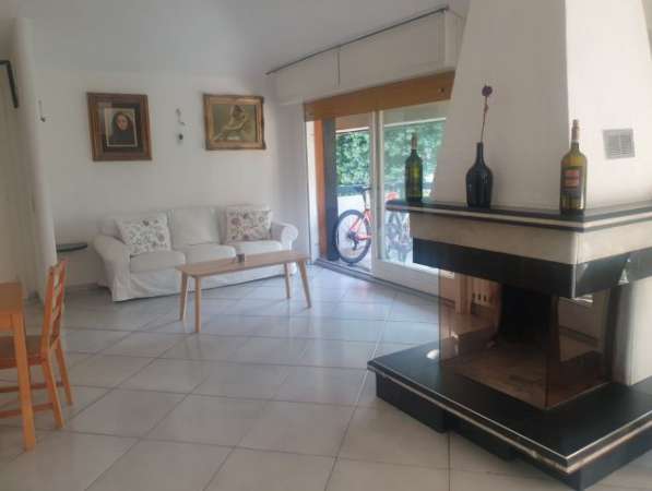 Foto Appartamento 220 mq non arredato con 2 terrazzini