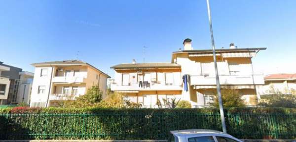 Foto Appartamento 85 mq con due camere vicino metro