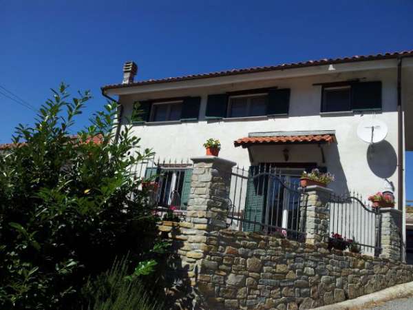 Foto Appartamento ammobiliato in villa