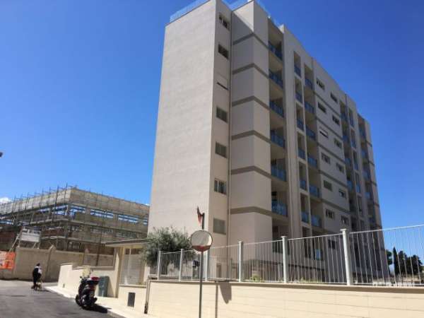 Foto APPARTAMENTO arredato + BOX auto in zona POLICLINICO