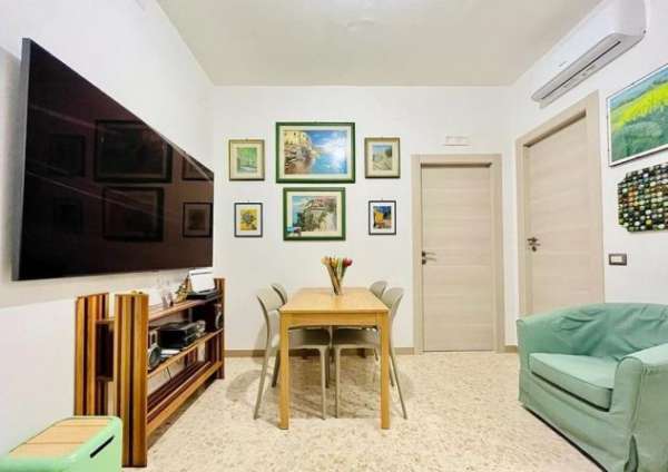 Foto Appartamento arredato e atrezzato a Napoli