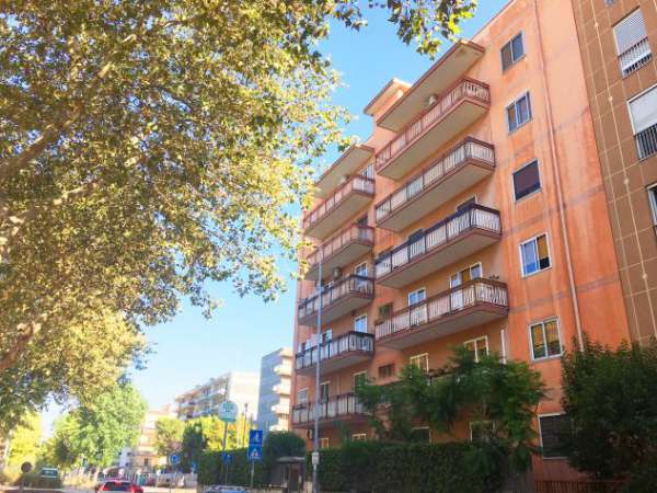 Foto appartamento arredato+p.auto via Peucetia/M.Grecia a Japigia
