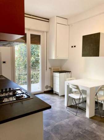 Foto Appartamento con 3 camere da letto e 2 bagni arredato zona piscina