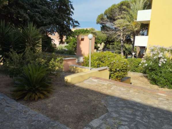 Foto appartamento con balcone